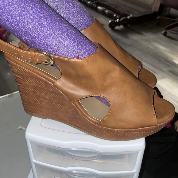 Cute wedge, size 10 - Picture 3 of 3